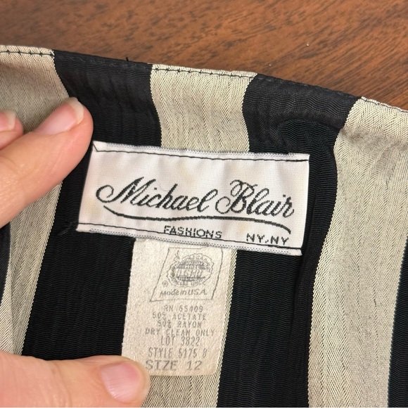 Vintage Michael Blair Black and Cream Striped Blazer. Size 12 - Picture 6 of 8